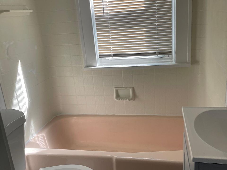 1st image of 7 Oak St Floor 1