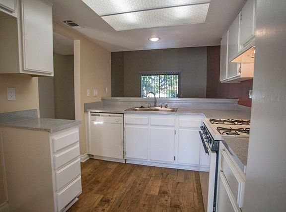 5th image of 107 S Lewis St #40