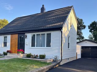 4 Ridge Rd, Lemont, IL 60439