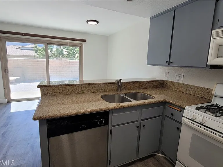 1112 S Cypress Ave #28 — Photo 18
