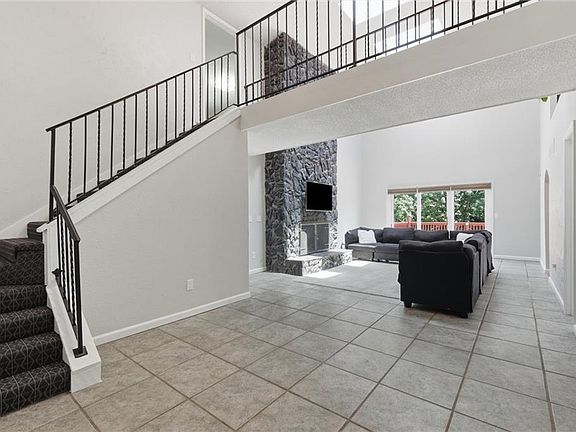4th image of 10531 Wedd St