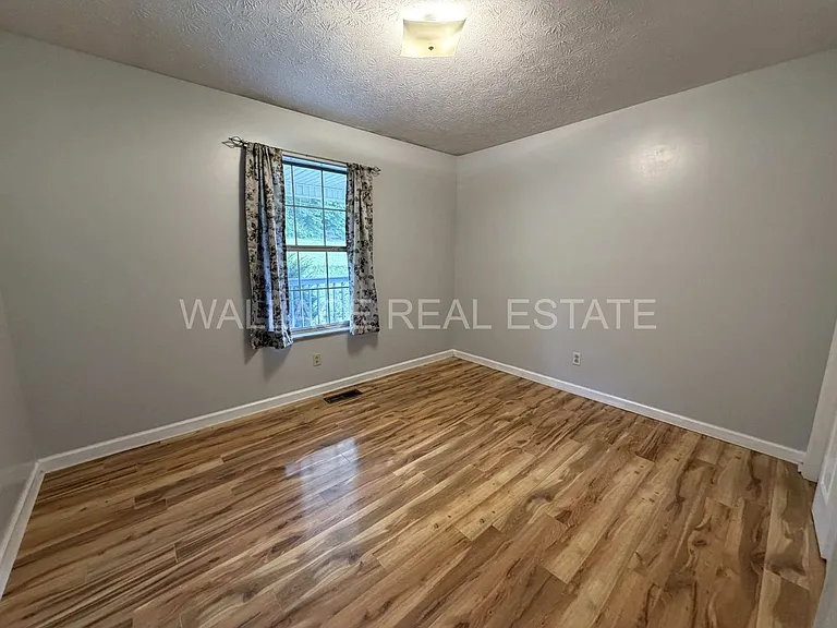 3175 Dutch Valley Rd — Photo 9