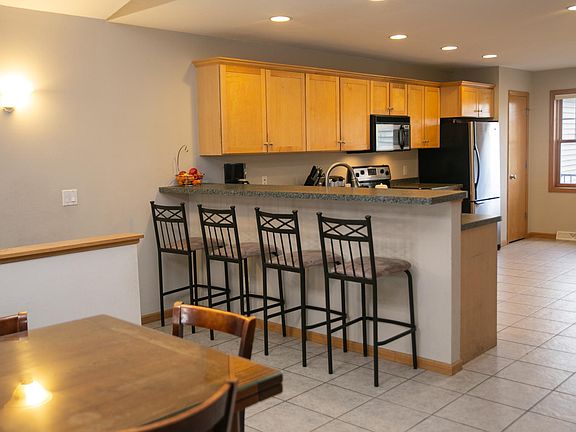 Dinning and Breakfast Bar