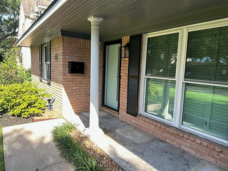 5515 Darnell St — Photo 2