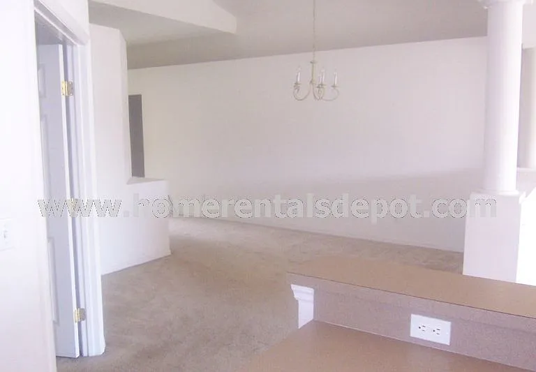 4604 Woodford Dr — Photo 6