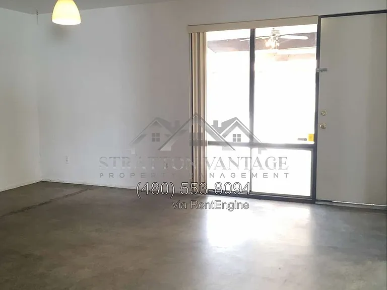 730 N Stewart — Photo 2
