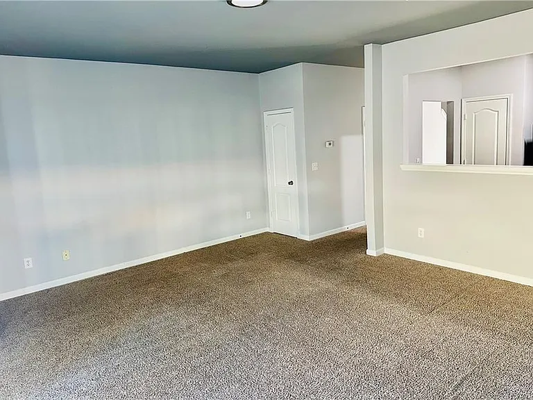 6078 Oak Bend Ct — Photo 8