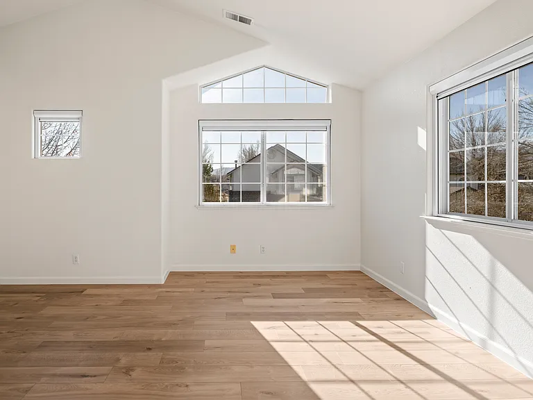 466 Len Cir — Photo 17