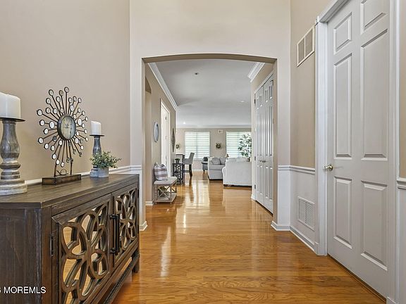 4th image of 8 Crooked Stick Road