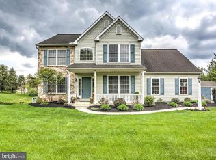 6 Windsor Ln, Lititz, PA 17543