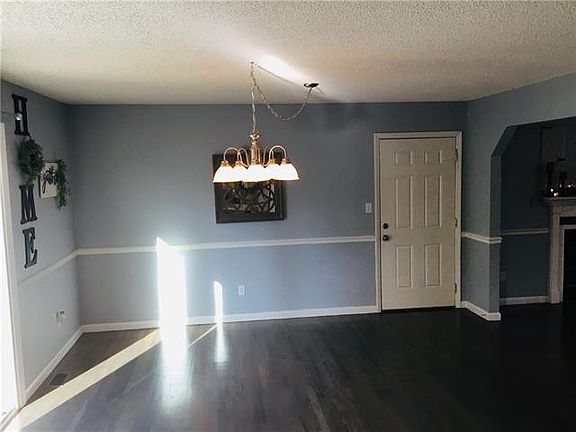4th image of 15 Candlewood Ct