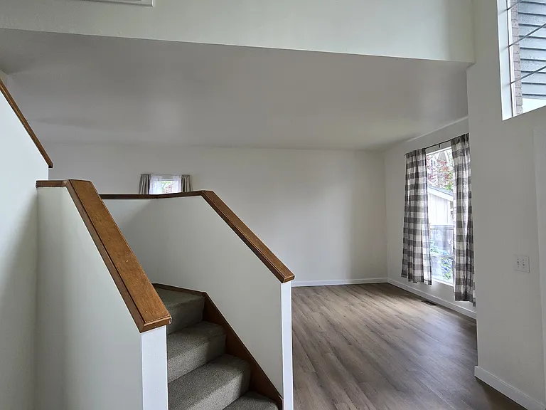 1004 Bathke Ave — Photo 2