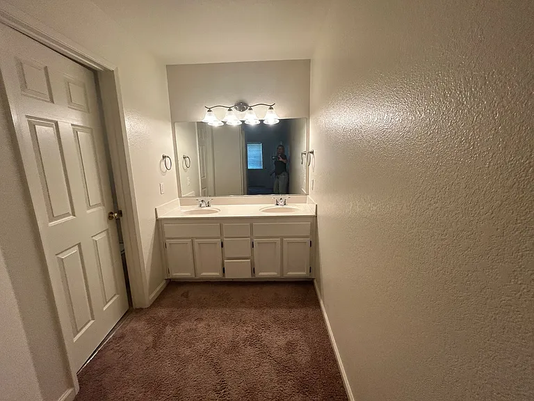 9428 Newington Way — Photo 16