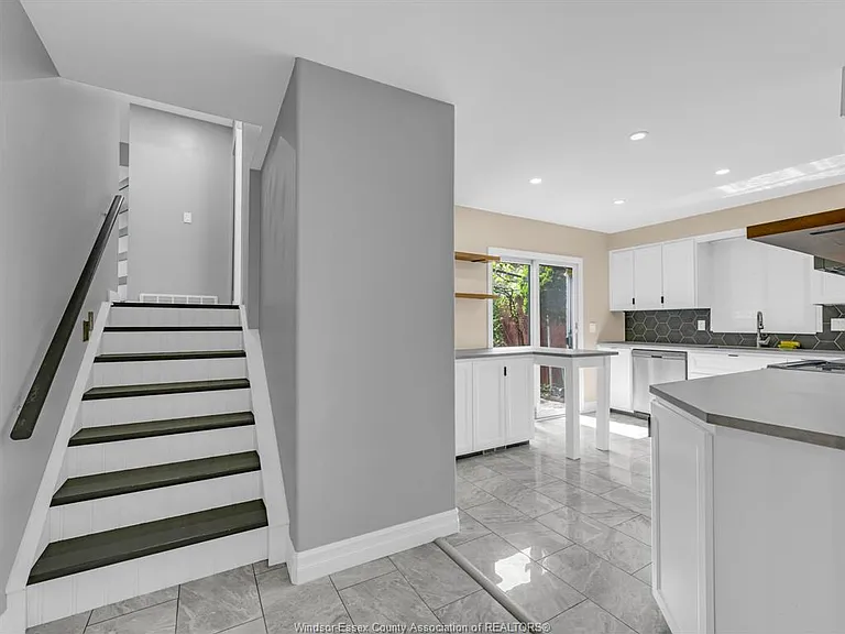 2823 Garvey Cres — Photo 13