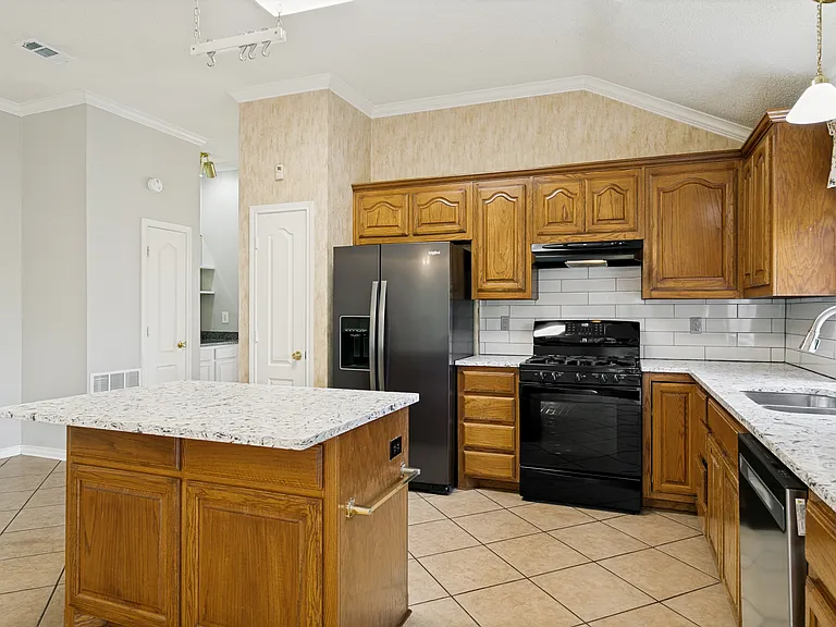 805 Stone Trail Dr — Photo 7