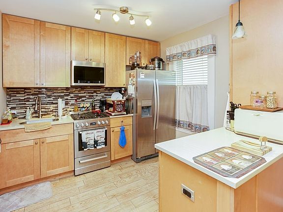 4th image of 2127 29th St