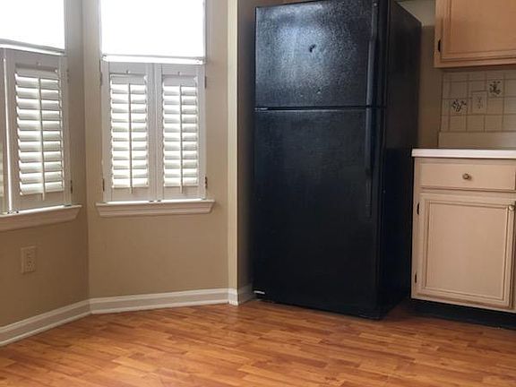 4th image of 3874 Meadow Creek Dr