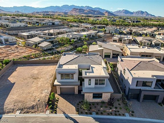 4th image of 10748 Desert Heights Ave