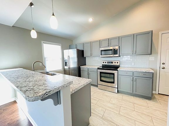 3rd image of 304 S Villa Dr