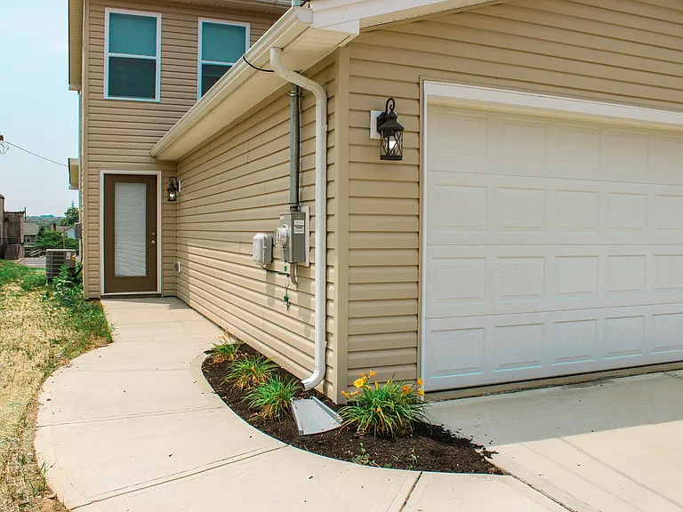 430 Ridgelawn Ave — Photo 32