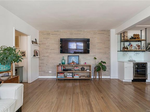 4th image of 5620 Netherland Ave APT 6G