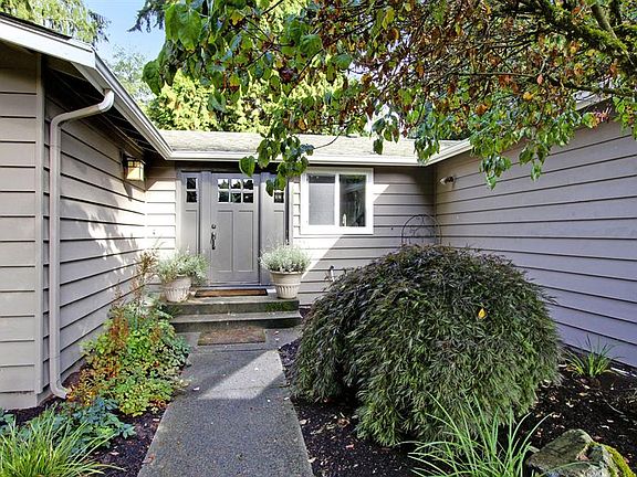 3rd image of 15338 NE 202nd St