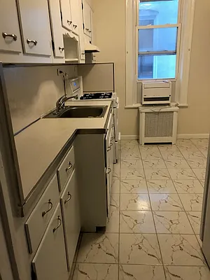 Rented by Alexiou Realty | media 6