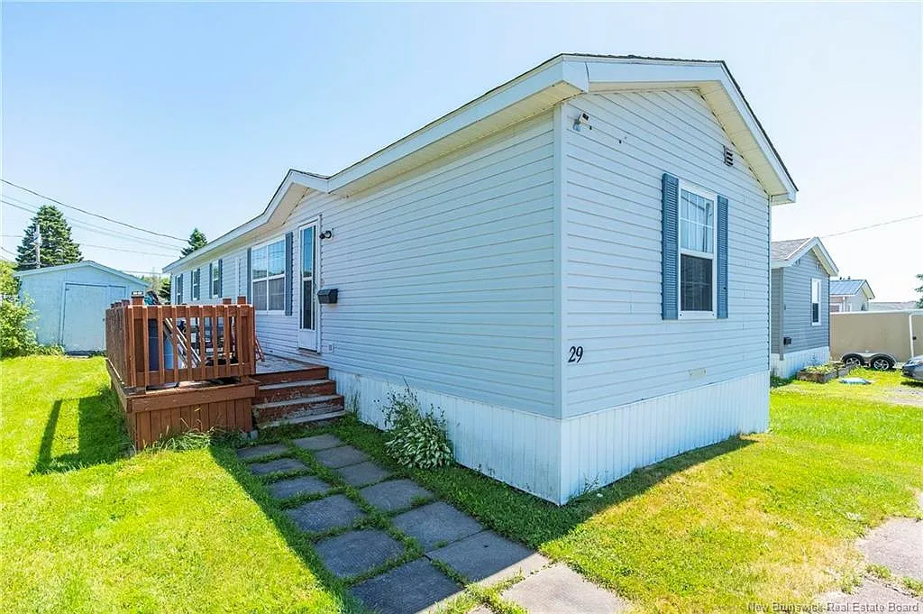 3 bed, 1.0 bath, 1056 sqft, $124,900 — Photo 1