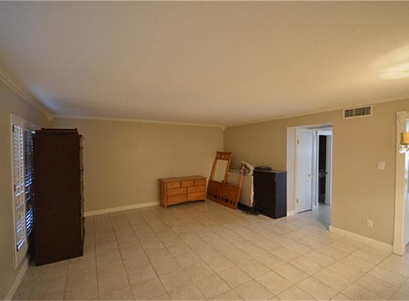 5th image of 6321 Creekbend Dr #115