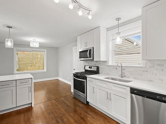 5th image of 10639 S Forest Ave