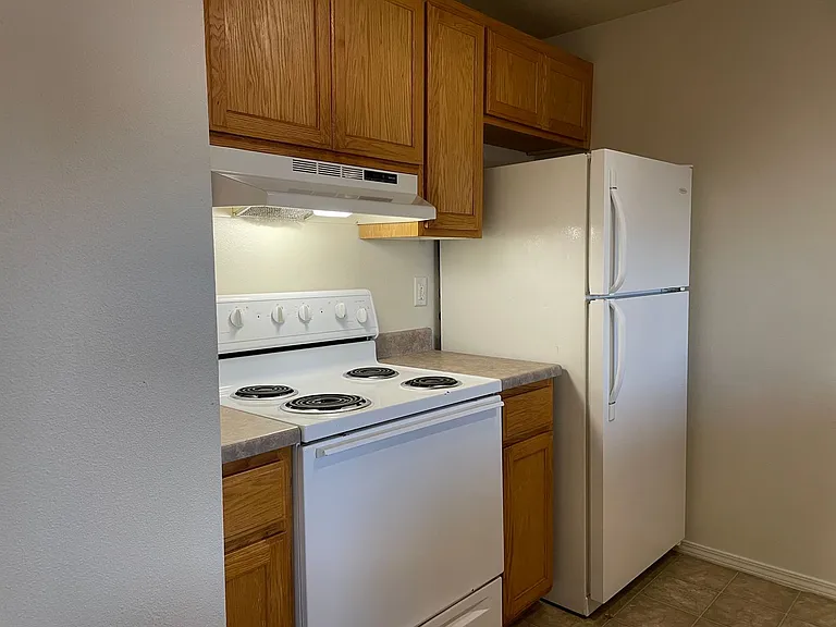2393 Howard Ave #B — Photo 7