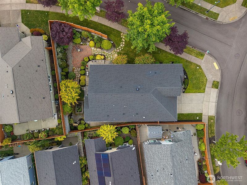 3rd image of 4740 Orcas Street NE