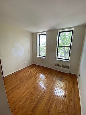 4th image of 172 Bay 28 St #A0