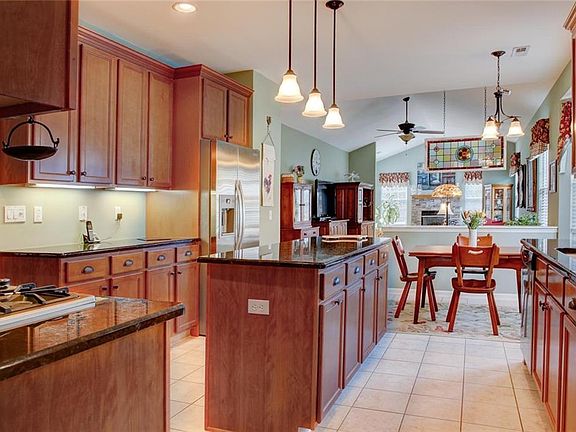 5th image of 185 Enclave Blvd