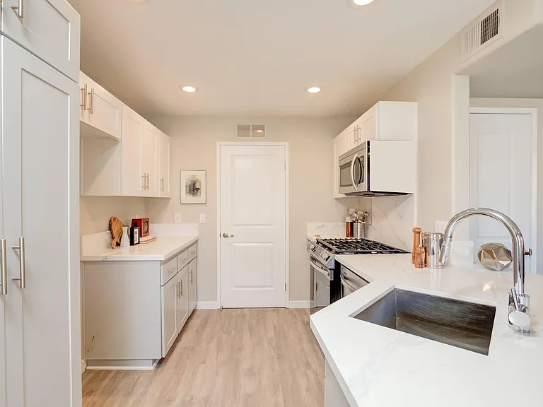 River Ranch Townhomes & Apartments — Photo 60