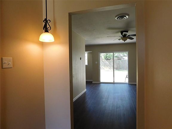 2nd image of 205 Nueces Dr