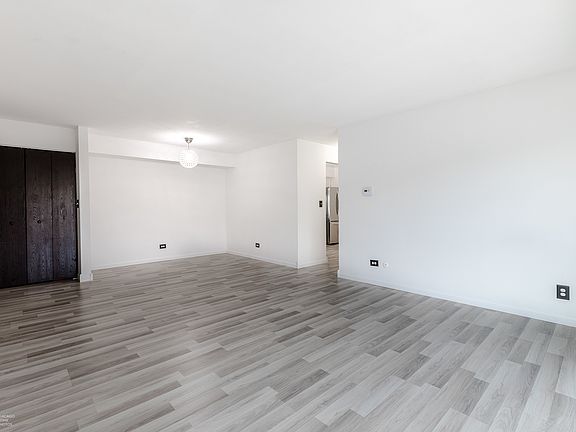 5th image of 2615 W Foster Ave APT 304