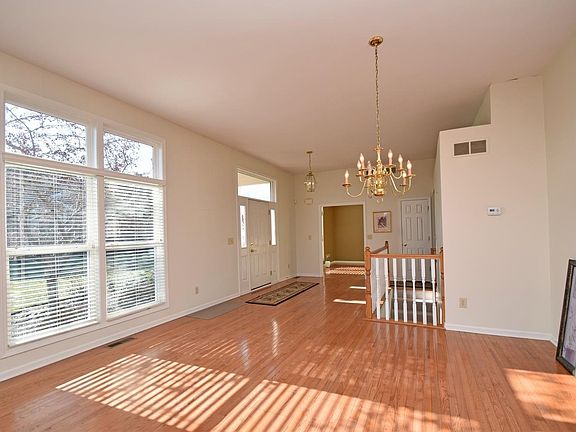 4th image of 7150 White Oak Ct