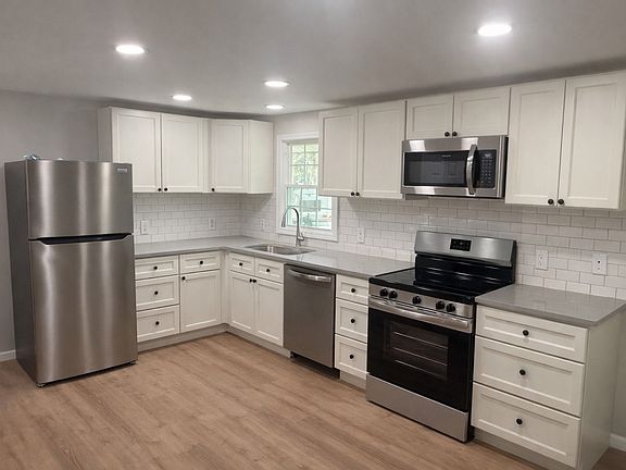 3rd image of 8908 White Oak Rd