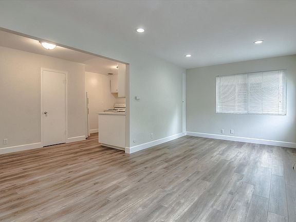 2nd image of 94 Glen Eyrie Ave APT 1