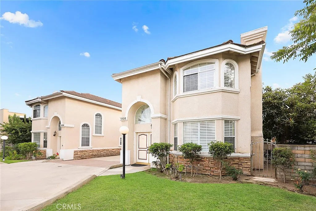 3 bed, 2.5 bath, 1806 sqft, $3,900 — Photo 1
