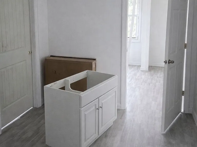 510 Thompson St — Photo 10