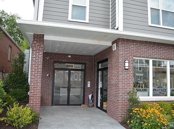 2nd image of 599 Franklin Ave APT 6