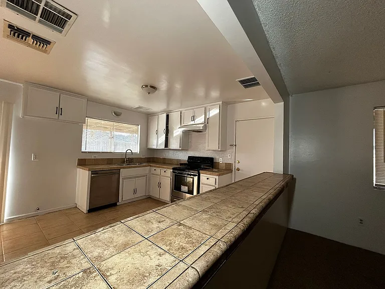 5204 Curson Ave — Photo 5