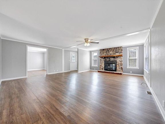 3rd image of 1144 Clearwater Dr