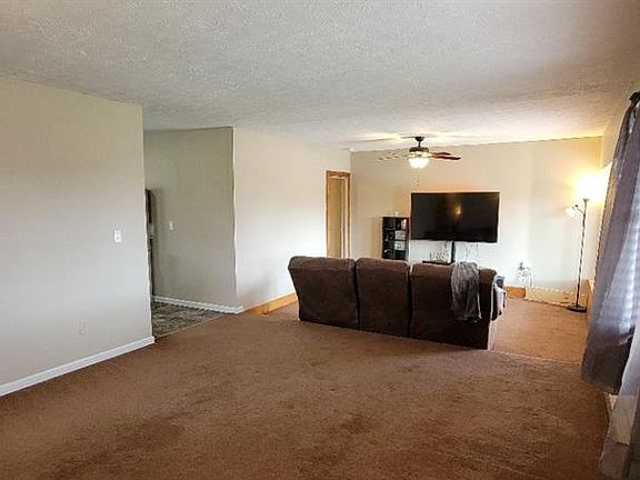 4th image of 325 Dorothy Ln