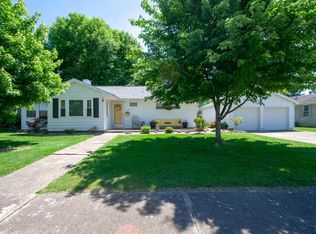 202 Montgomery Cir, Carmi, IL 62821