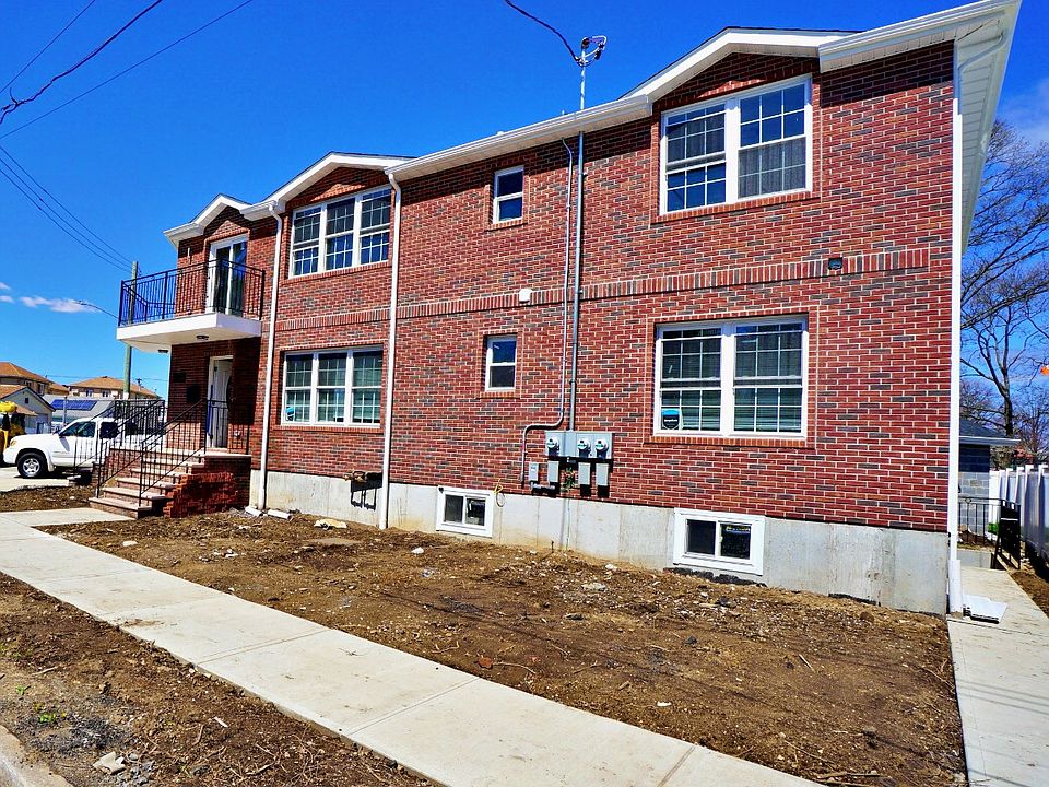 1st image of 107-33 Robard Ln