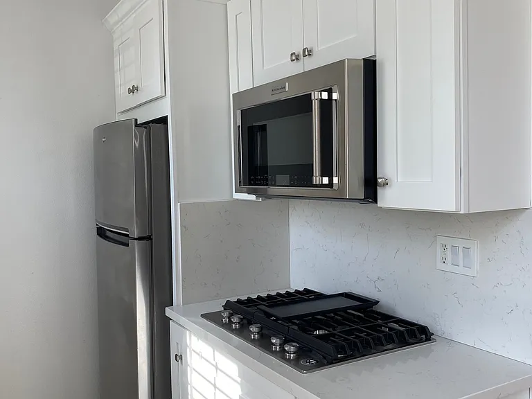 1693 Thompson Ave — Photo 3