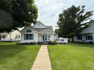 2 Cottage Ln, Manistee, MI 49660
